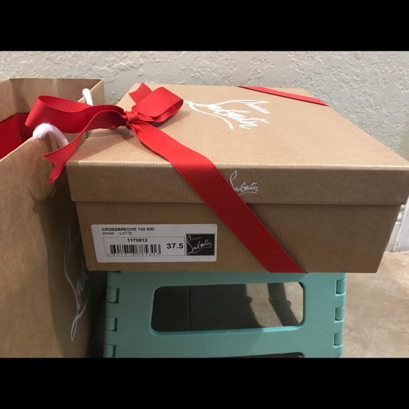 Christian Louboutin Leather Pump - Picture 2 of 8